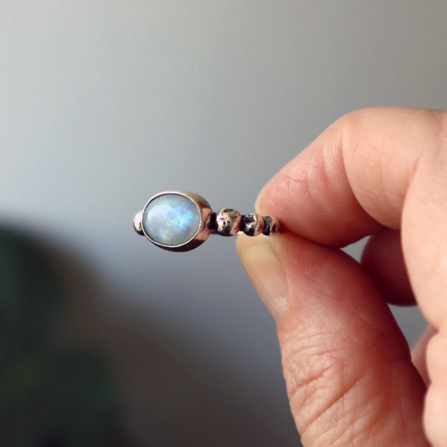 ANILLO PIEDRA LUNA GRANULADO