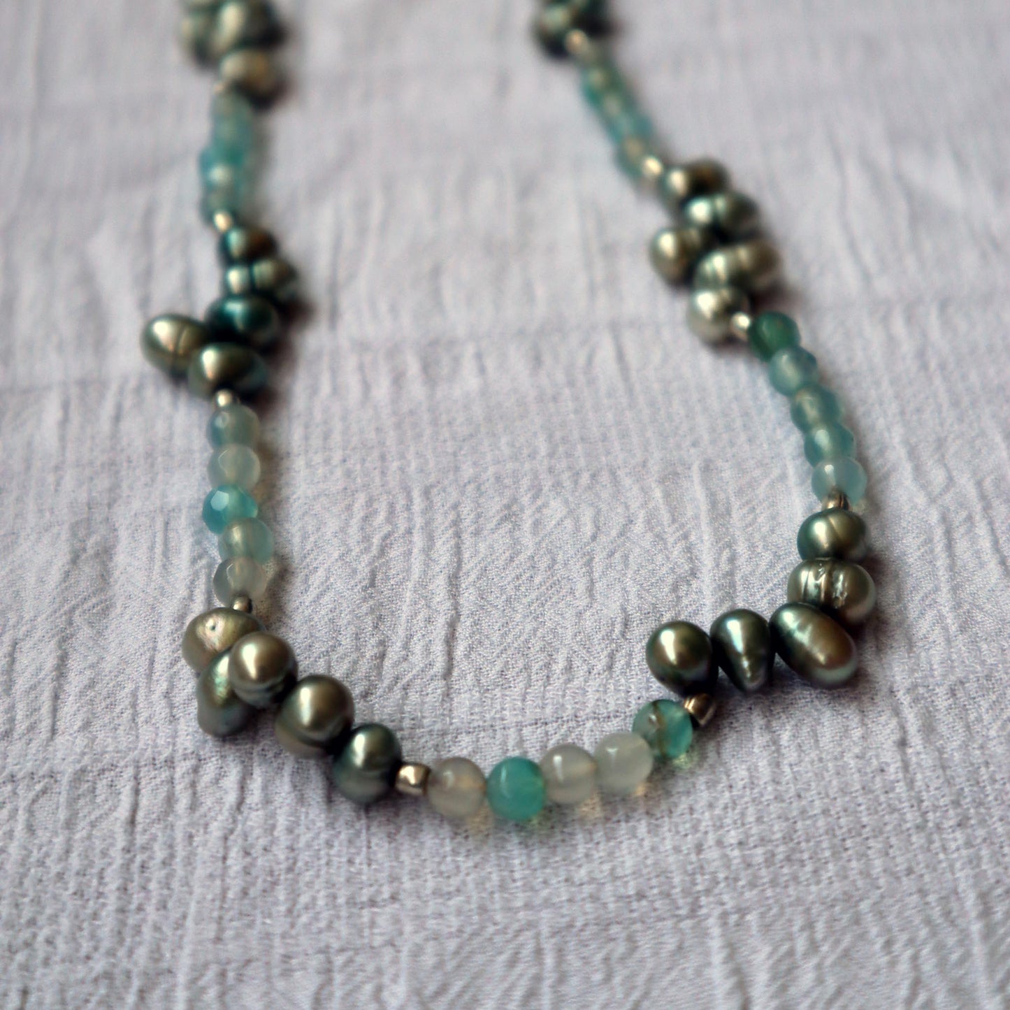 COLLAR PIEDRAS Y PERLAS