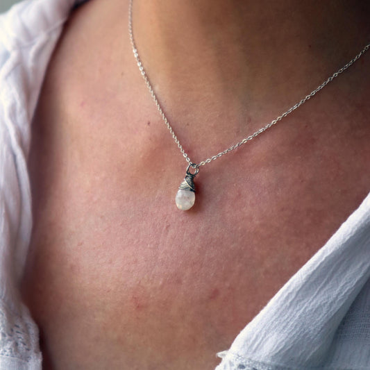 COLLAR GOTA PIEDRA LUNA