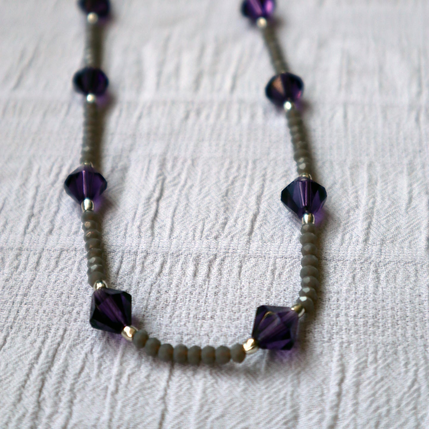 COLLAR MORADO